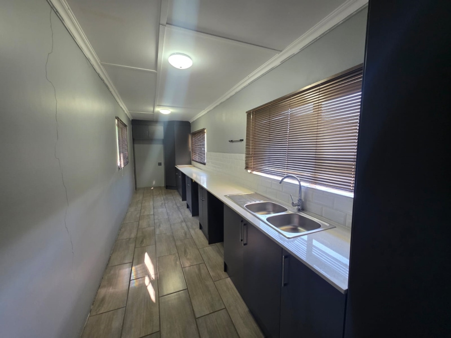 4 Bedroom Property for Sale in Lindequesdrif North West